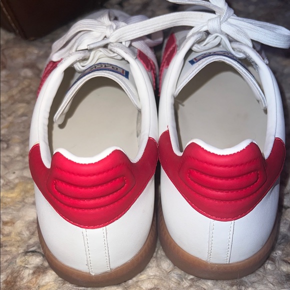 Back 70 White and Red Men's Sneakers (41) - Picture 4 of 10